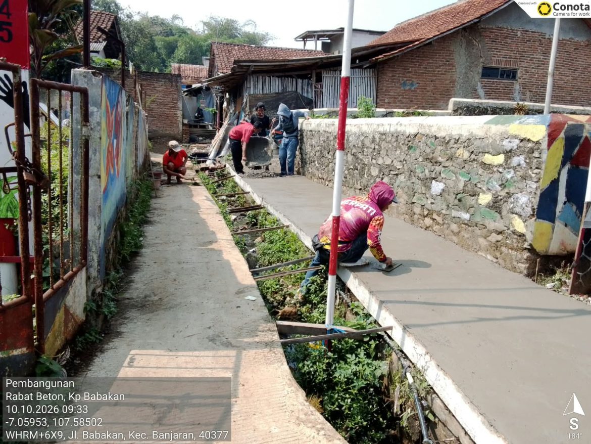 Warga Sindangpanon Ucap Terima Kasih ke H. Dadang Hemayana, Rabat Beton Mulai Dikerjakan